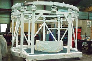 民用发射器柱状结构的旋转装配框架